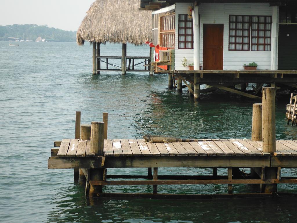 Hotel Y Restaurante Backpackers Rio Dulce Exterior photo