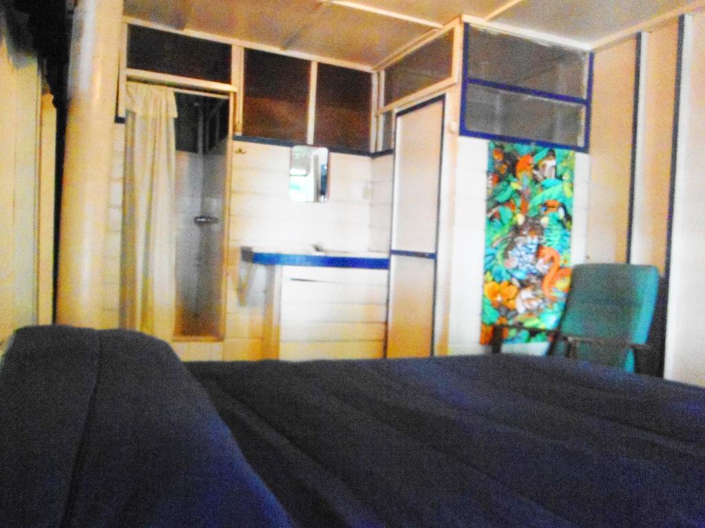Hotel Y Restaurante Backpackers Rio Dulce Room photo