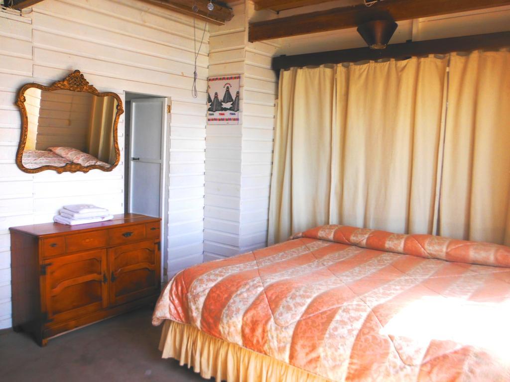 Hotel Y Restaurante Backpackers Rio Dulce Room photo
